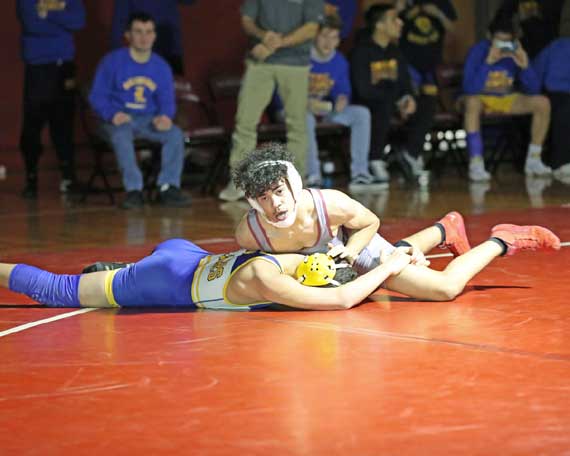 WRESTLE-BHS-LYN-6091