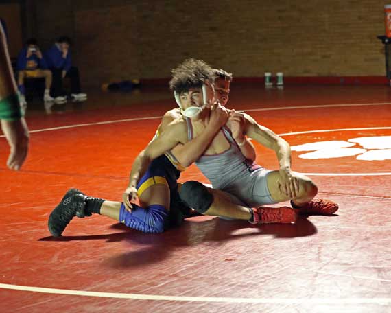 WRESTLE-BHS-LYN-6109