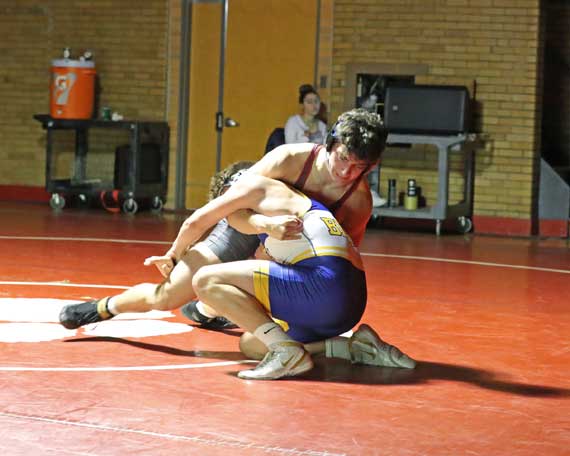 WRESTLE-BHS-LYN-6163