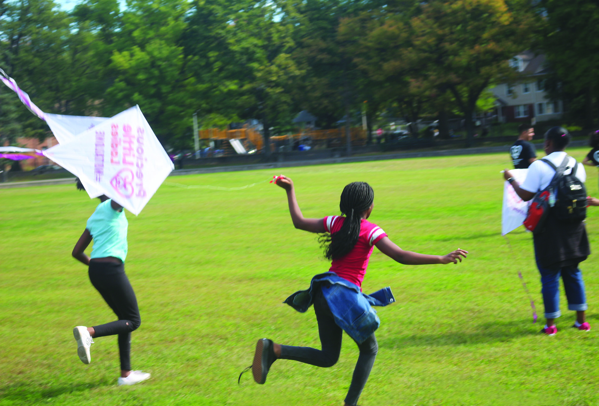 EO-Kite Flying4-C